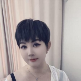 短发小姐姐