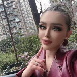 性感红唇米娅