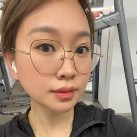 爱运动的眼镜姐